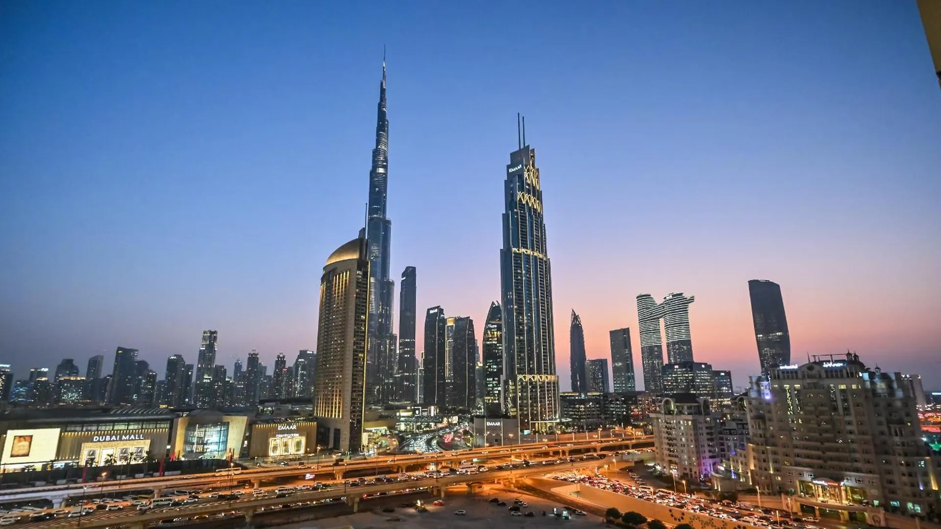 Arthouse Views - Burj Khalifa View & Dubai Mall Access Apartment